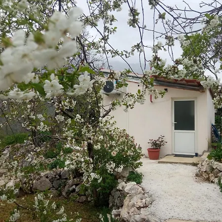 Daire Biokovo Smaller Object 22 M2